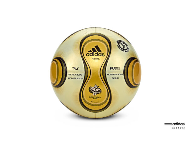 Ball adidas archive Fotografie Eduard Wellmann