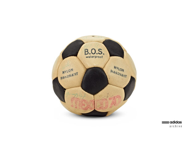 Ball adidas archive Fotografie Eduard Wellmann