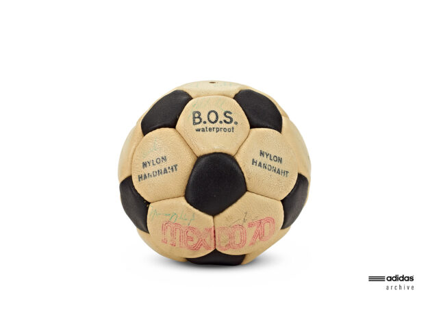 Ball adidas archive Fotografie Eduard Wellmann