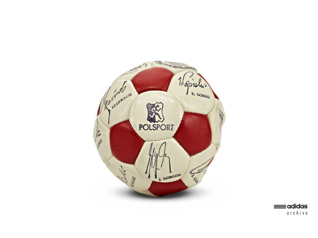 Ball adidas archive Fotografie Eduard Wellmann