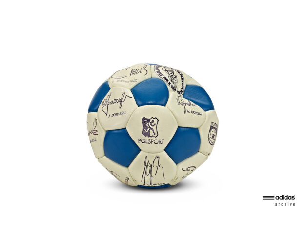 Ball adidas archive Fotografie Eduard Wellmann