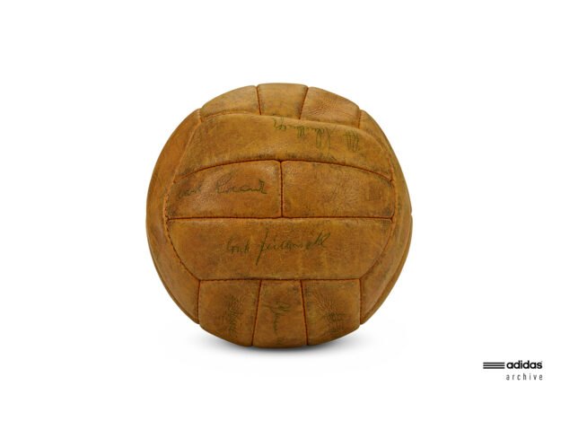 Ball adidas archive Fotografie Eduard Wellmann