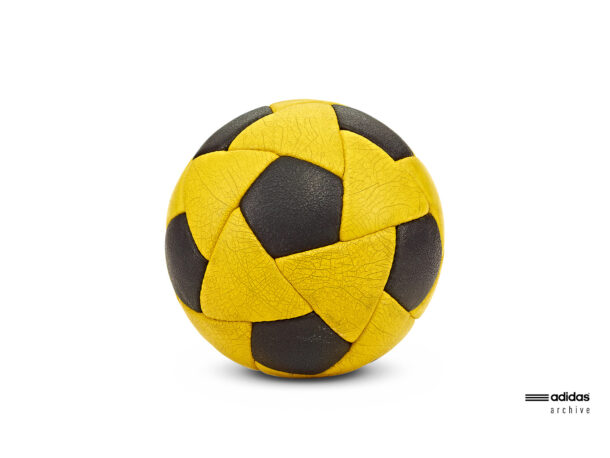 Ball adidas archive Fotografie Eduard Wellmann