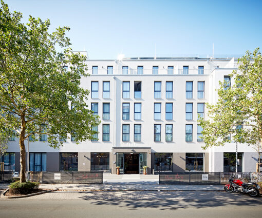 Aussenaufnahme von Eduard Wellmann the niu saddle Hotel in Fürth