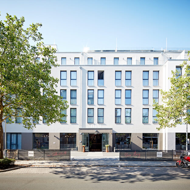 Aussenaufnahme von Eduard Wellmann the niu saddle Hotel in Fürth