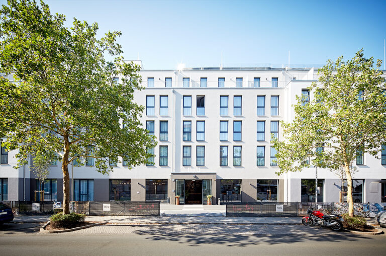 Aussenaufnahme von Eduard Wellmann the niu saddle Hotel in Fürth