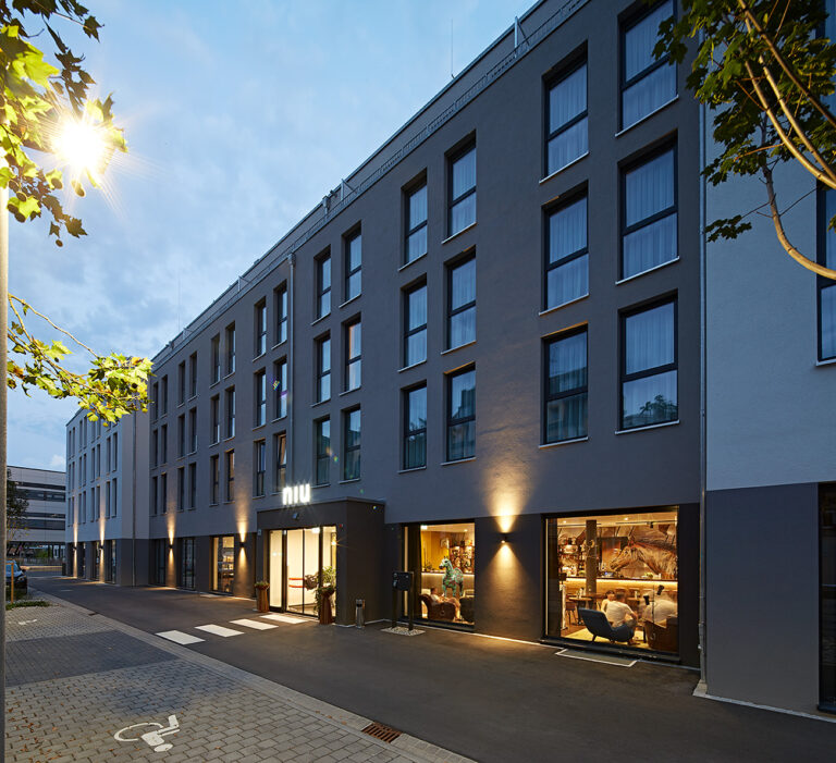 the niu saddle Hotel in Fürth Aussenaufnahme Eduard Wellmann