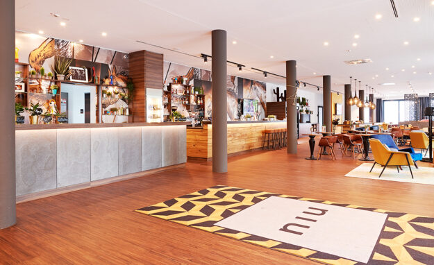 Rezeption niu Hotel in Fürth Fotografie Eduard Wellmann