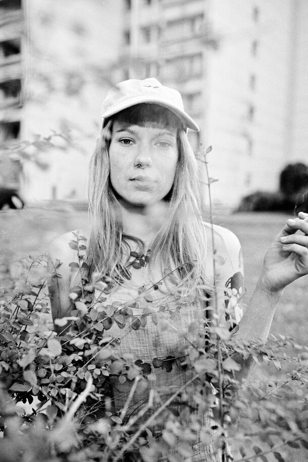 woman who smokes in Langwasser